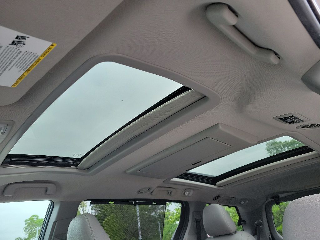 Thumbnail: 2017 Toyota Sienna - 36