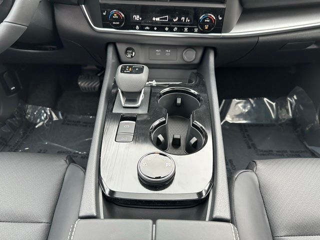 2025 Nissan Rogue SV 22