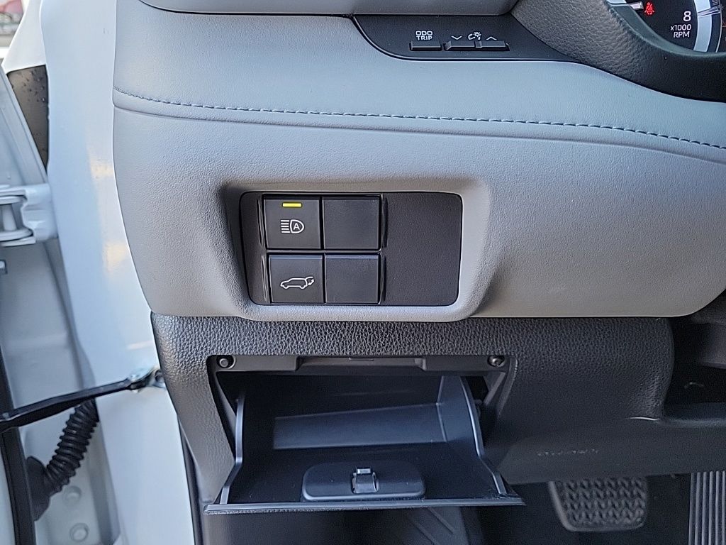 Thumbnail: 2022 Toyota Highlander - 32