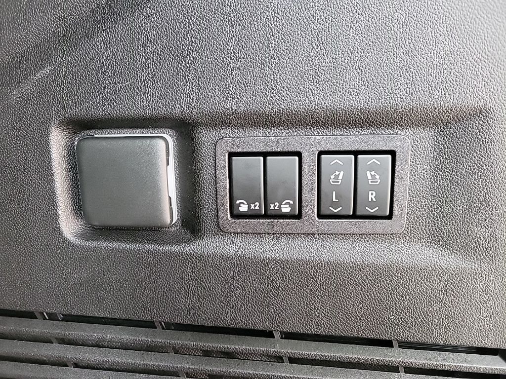 Thumbnail: 2023 Chevrolet Tahoe - 27