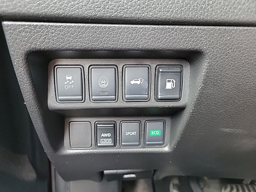 Thumbnail: 2020 Nissan Rogue - 25