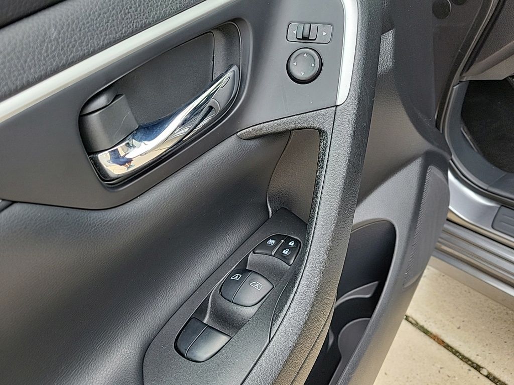 Thumbnail: 2016 Nissan Altima - 26