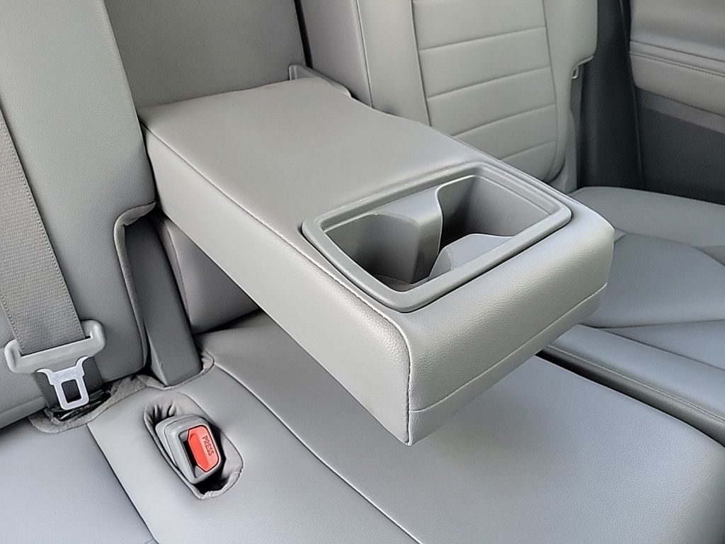 Thumbnail: 2022 Toyota Highlander - 16