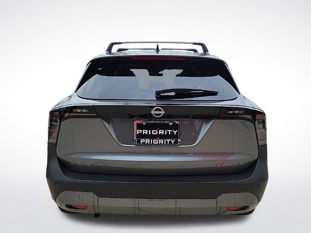 New 2026 Nissan Kicks SR SUV