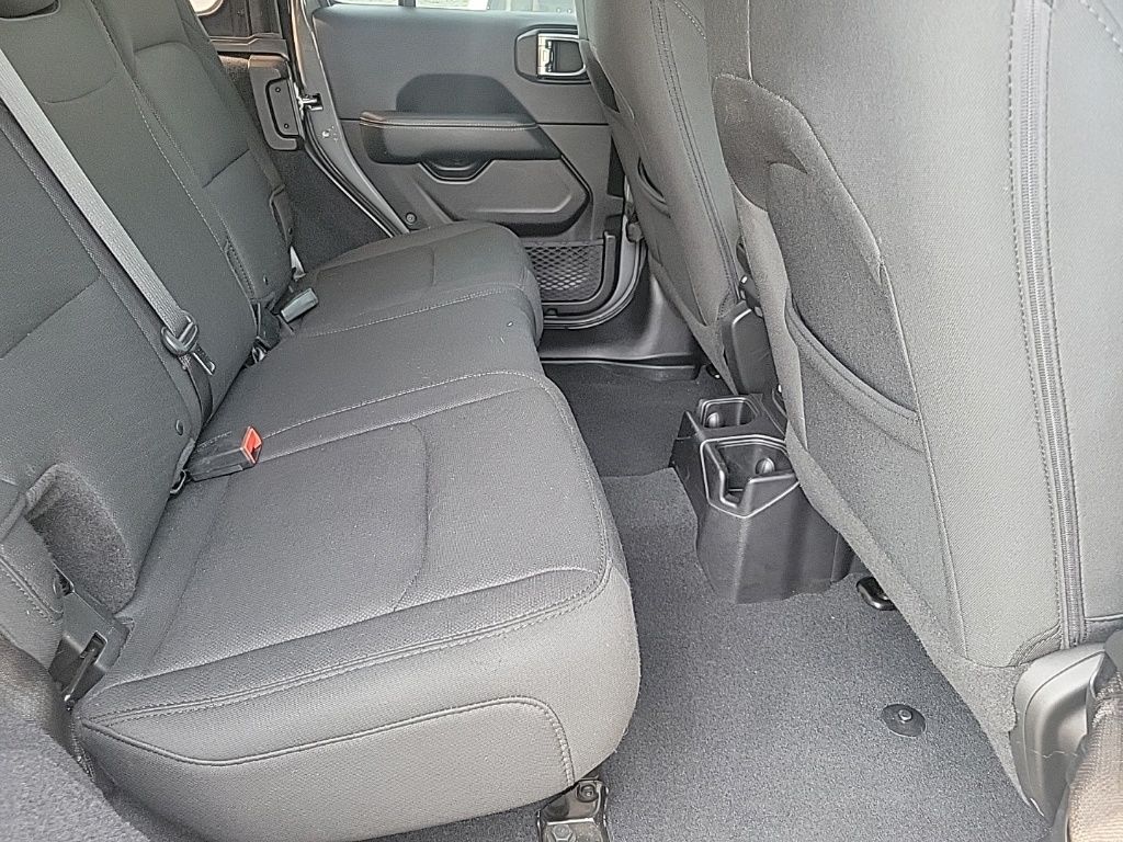2018 Jeep Wrangler Unlimited Sahara 15