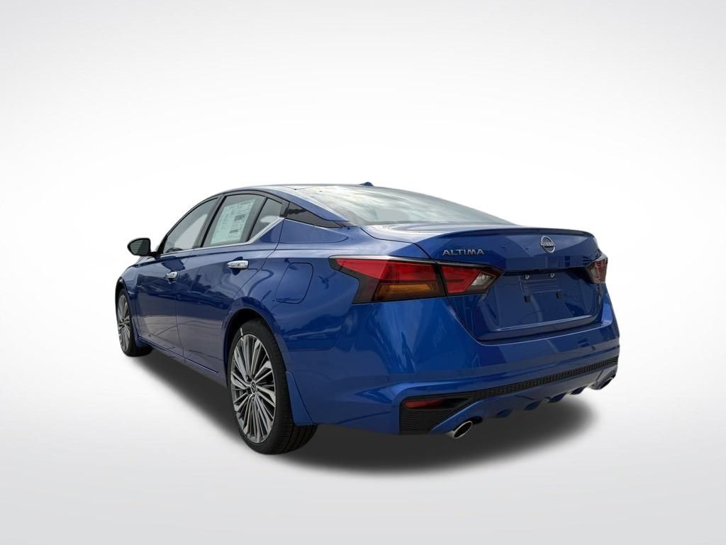 Thumbnail: 2025 Nissan Altima - 3
