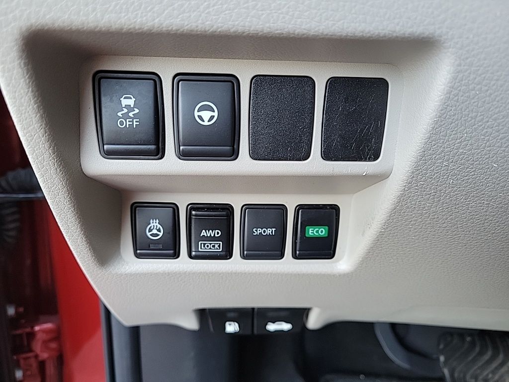 Thumbnail: 2020 Nissan Rogue Sport - 25