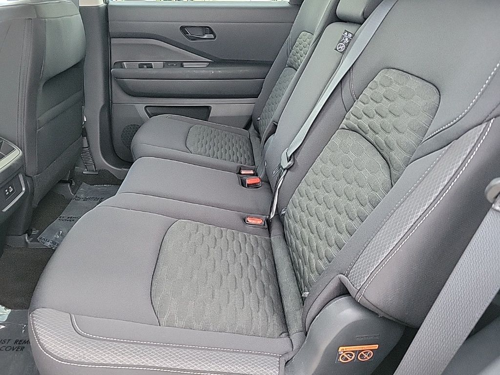 Thumbnail: 2023 Nissan Pathfinder - 12