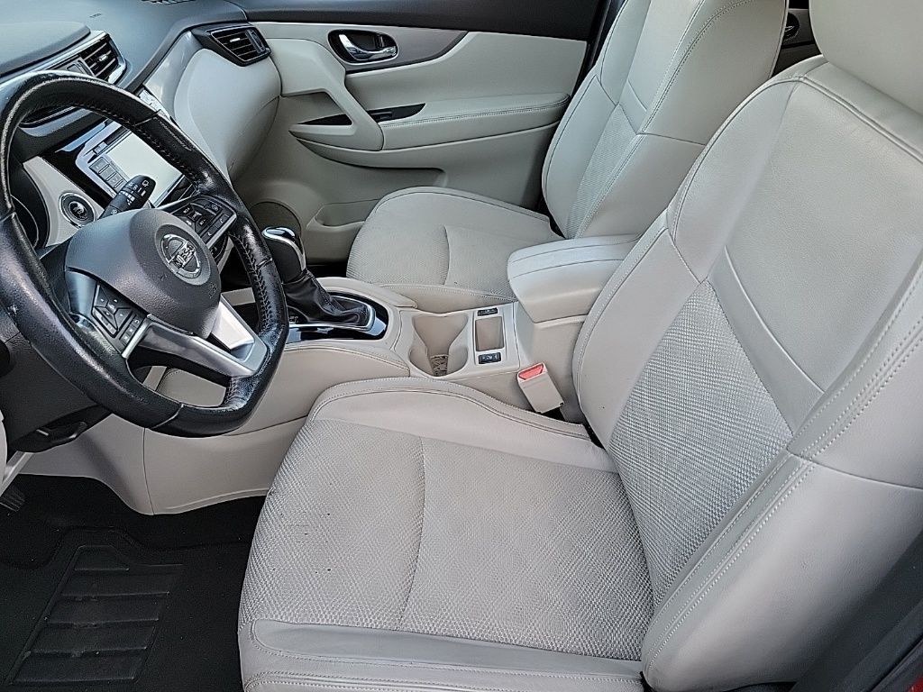 Thumbnail: 2020 Nissan Rogue Sport - 10