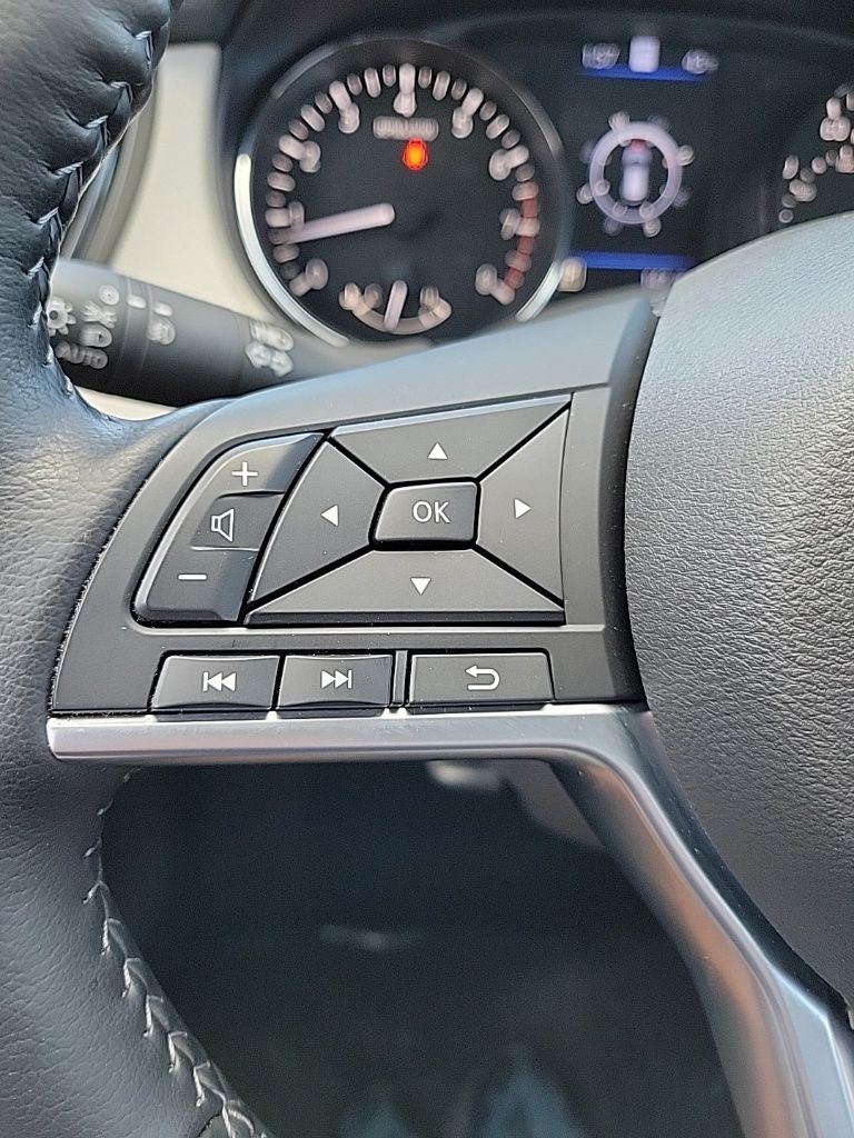 Thumbnail: 2022 Nissan Rogue Sport - 20