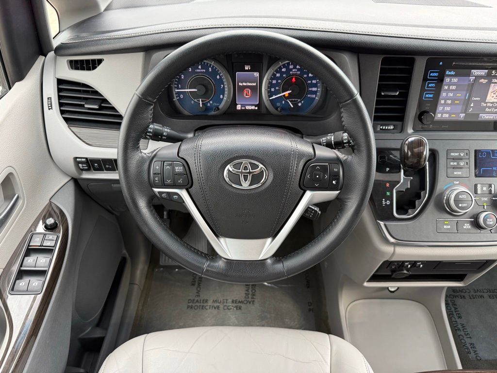 Thumbnail: 2016 Toyota Sienna - 24