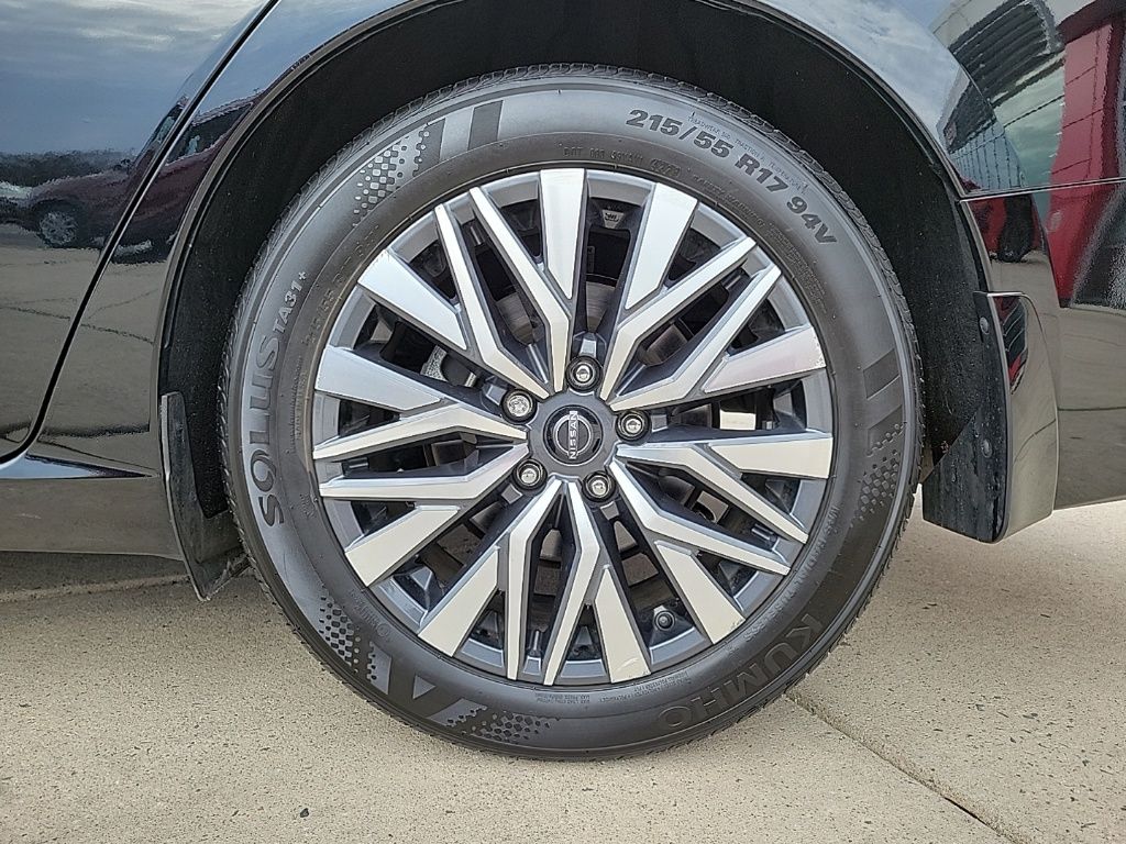 Thumbnail: 2024 Nissan Altima - 8