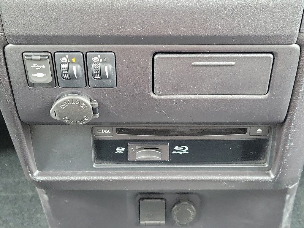 Thumbnail: 2017 Toyota Sienna - 32