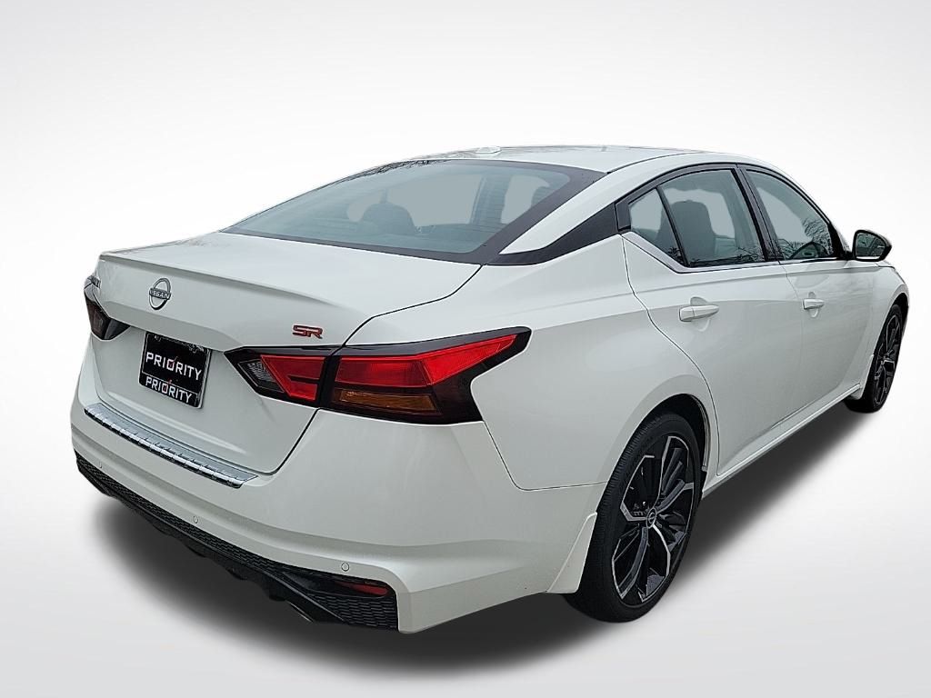 Thumbnail: 2023 Nissan Altima - 5