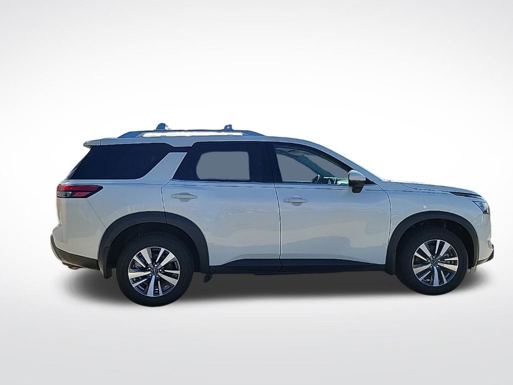 Thumbnail: 2023 Nissan Pathfinder - 6