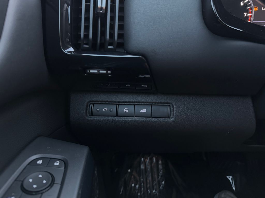 Thumbnail: 2025 Nissan Pathfinder - 16