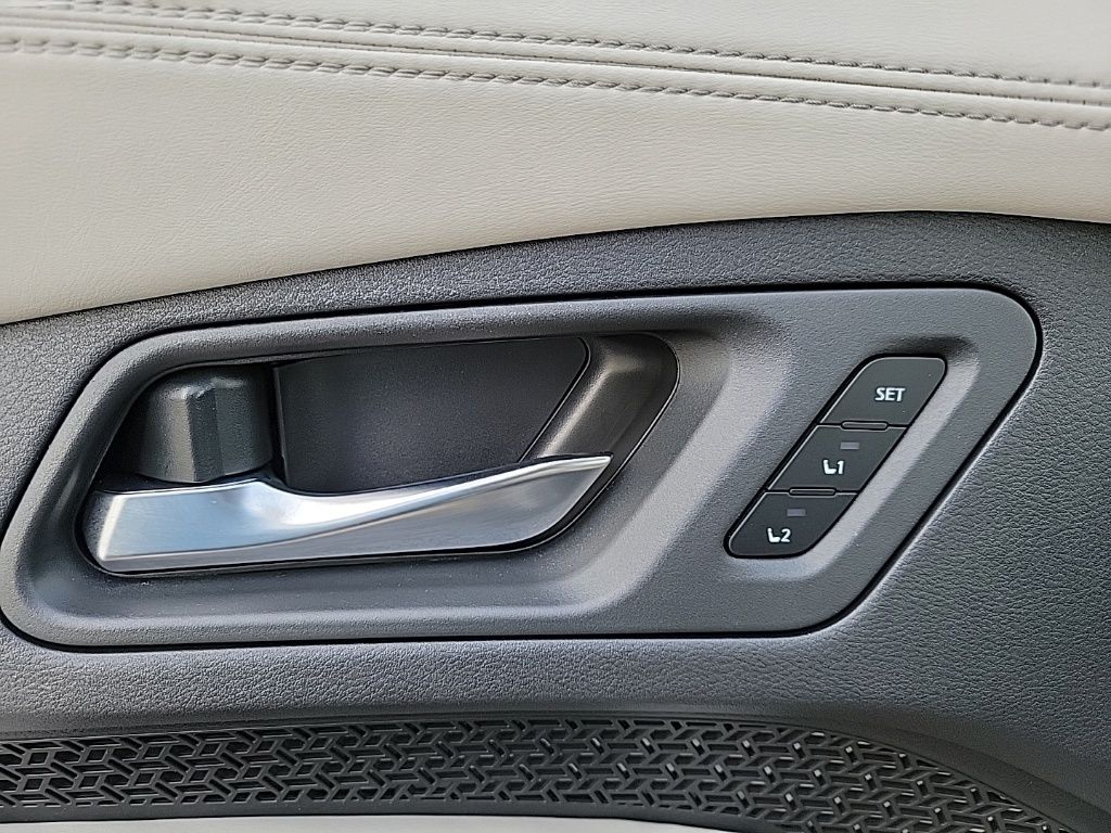 Thumbnail: 2023 Nissan Ariya - 32