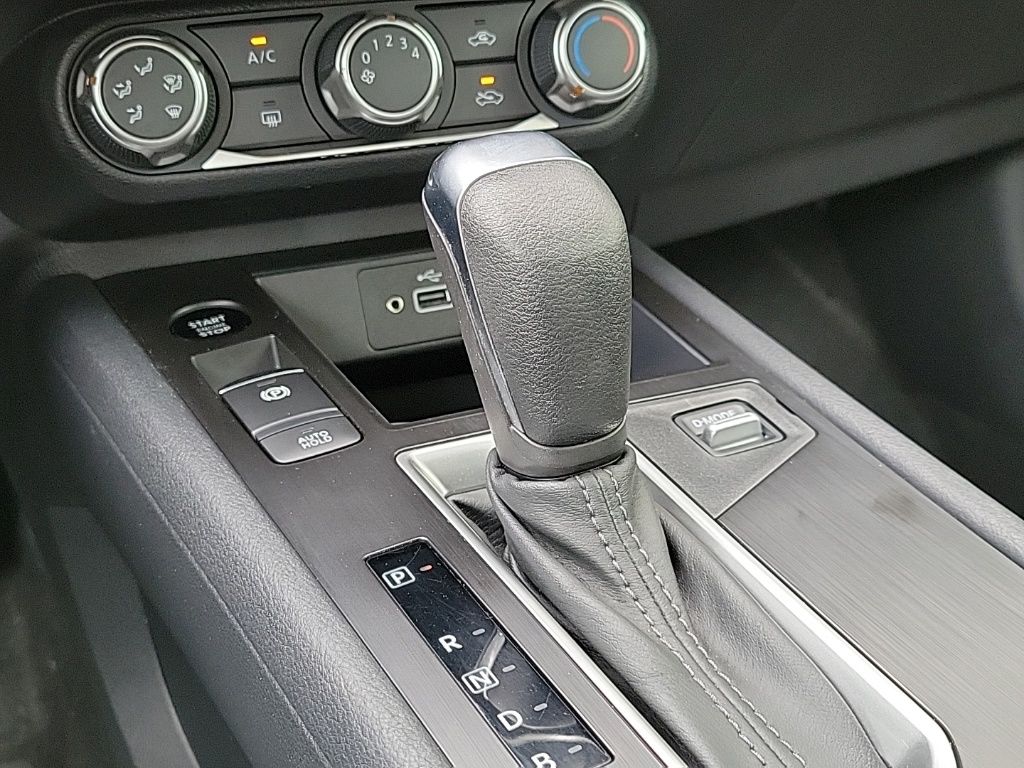 Thumbnail: 2025 Nissan Kicks - 25