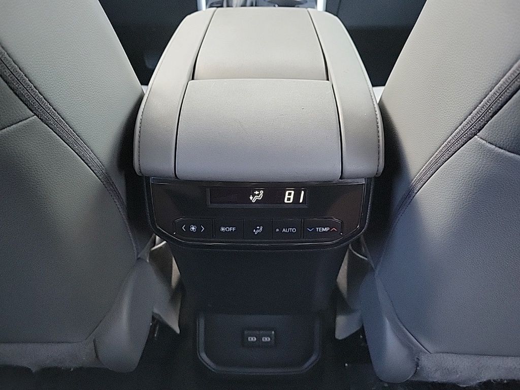 Thumbnail: 2022 Toyota Highlander - 21