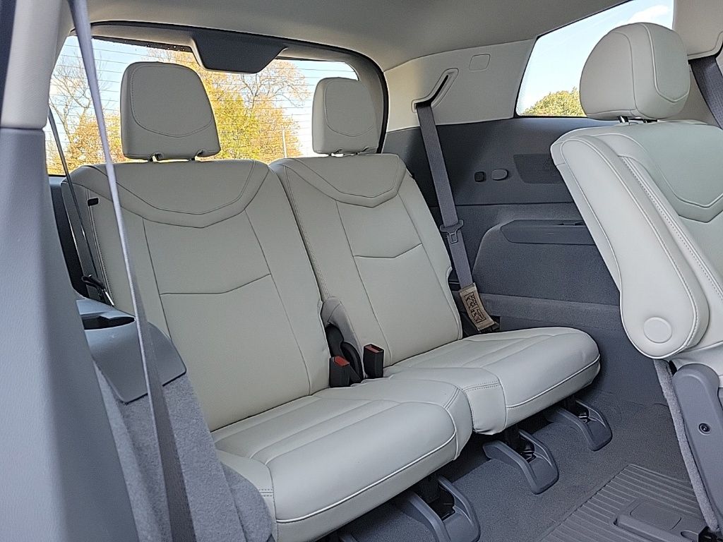 Thumbnail: 2023 Cadillac XT6 - 17