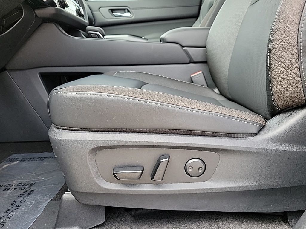 Thumbnail: 2026 Nissan Pathfinder - 12