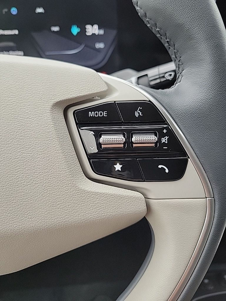 Thumbnail: 2022 Kia EV6 - 36