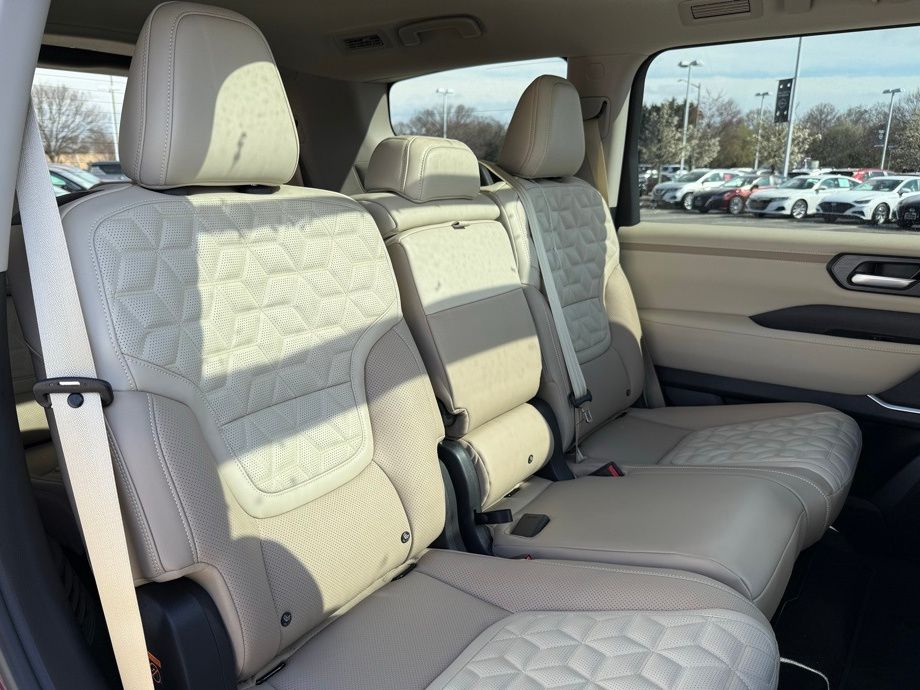 2025 Nissan Armada Platinum Edition 31