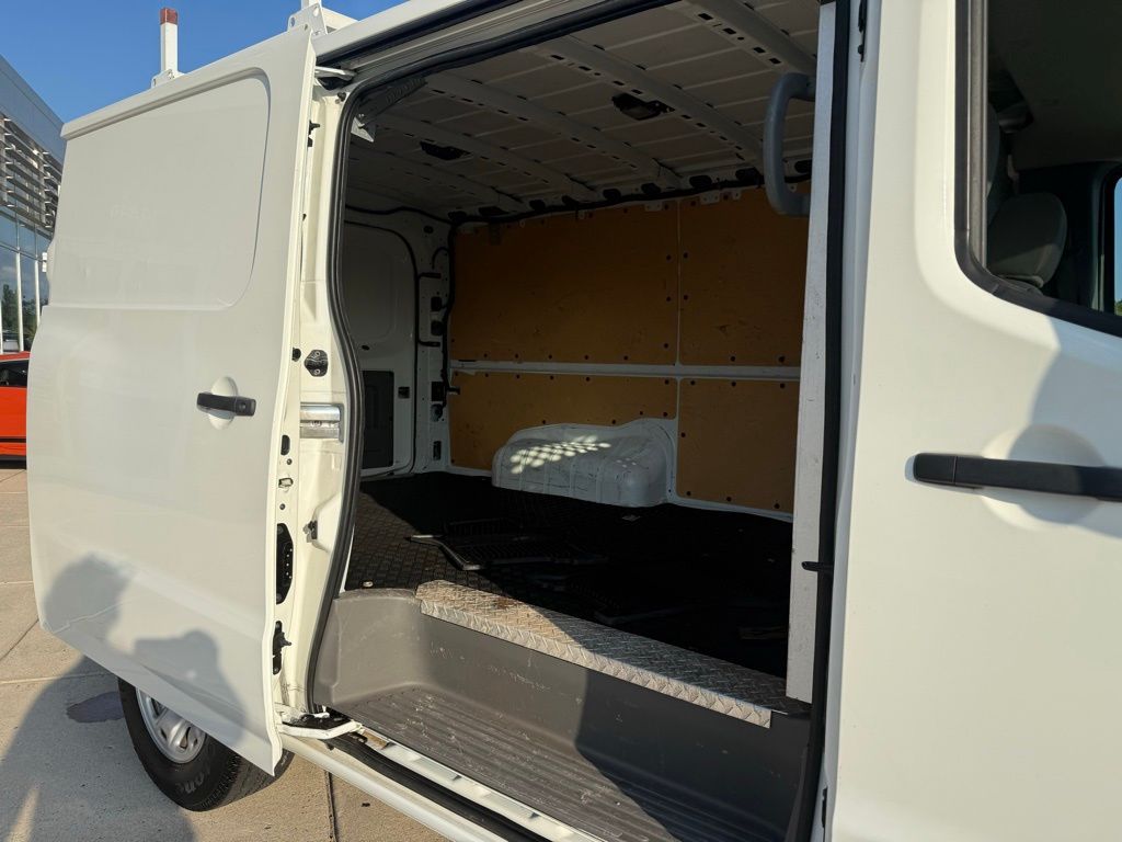 Thumbnail: 2021 Nissan NV - 26