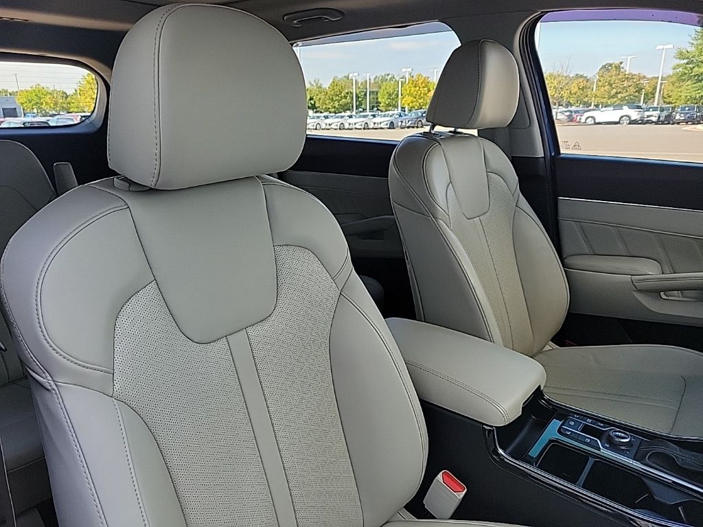 Thumbnail: 2022 Kia Sorento - 13