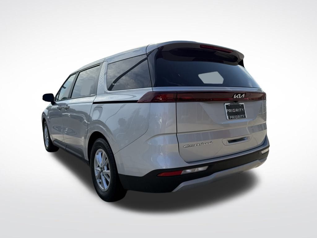 Thumbnail: 2022 Kia Carnival - 3