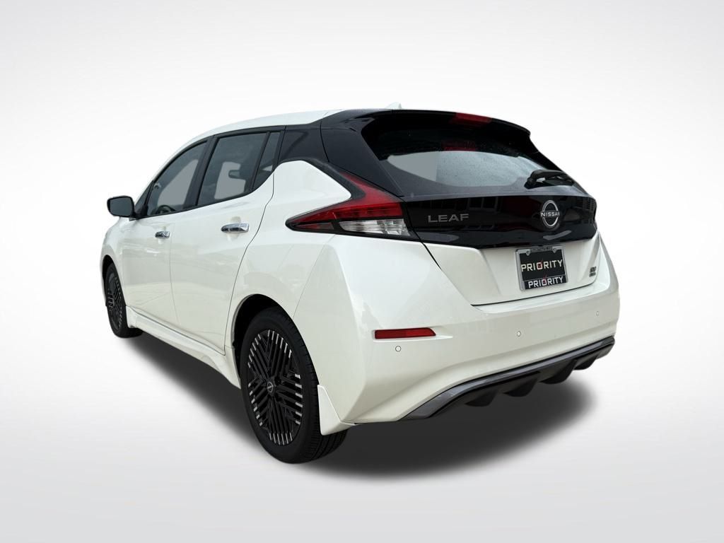 Thumbnail: 2023 Nissan Leaf - 3