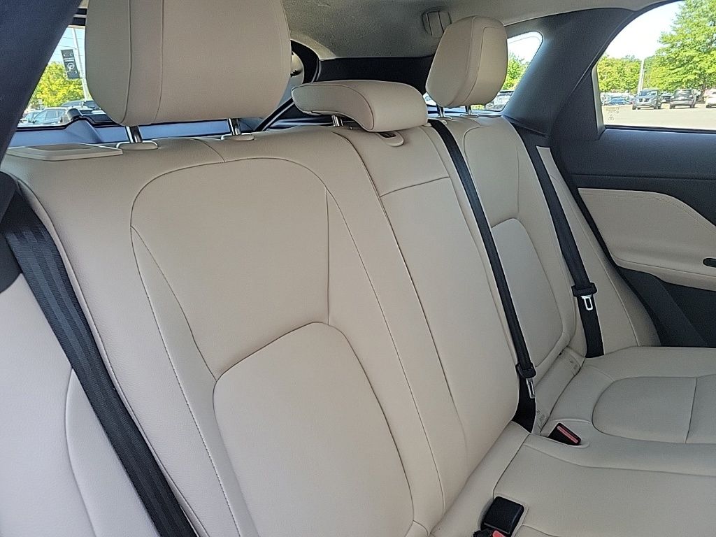 Thumbnail: 2019 Jaguar F-Pace - 13