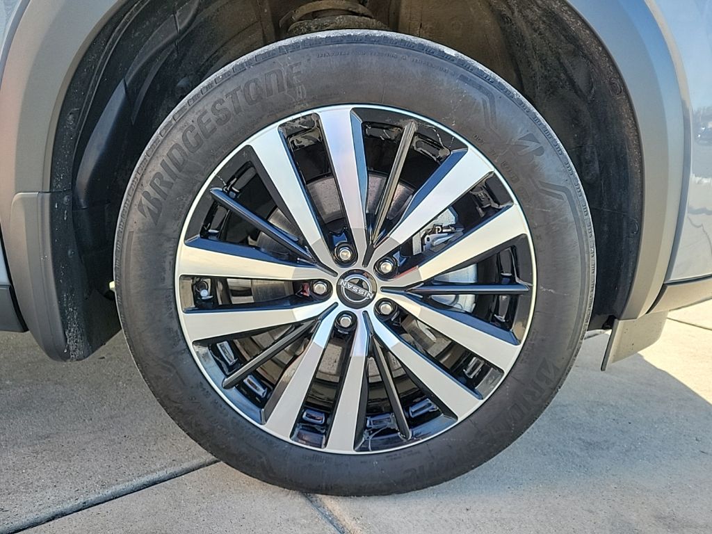 Thumbnail: 2023 Nissan Pathfinder - 10