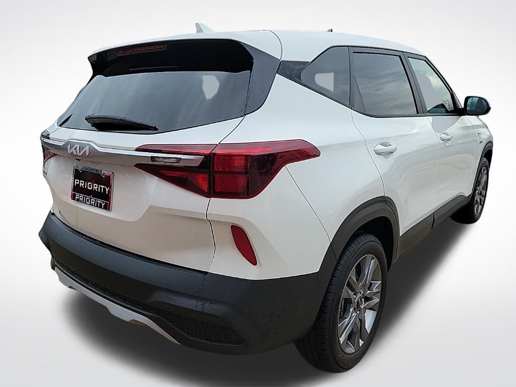 Thumbnail: 2023 Kia Seltos - 5