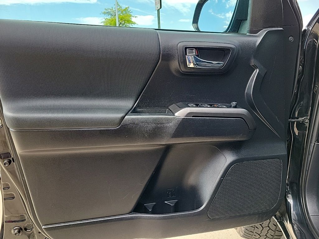 Thumbnail: 2021 Toyota Tacoma - 21
