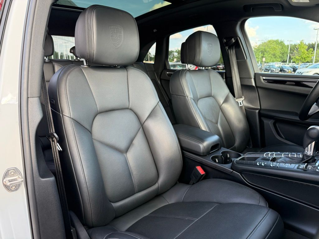 Thumbnail: 2021 Porsche Macan - 36