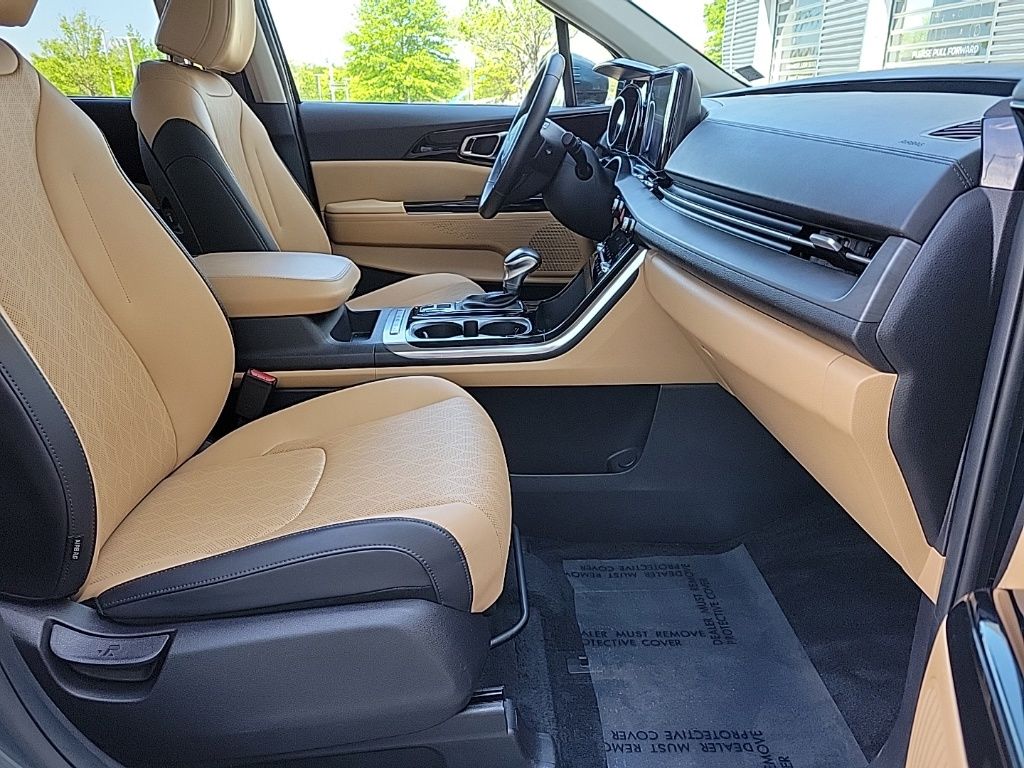 Thumbnail: 2022 Kia Carnival - 17