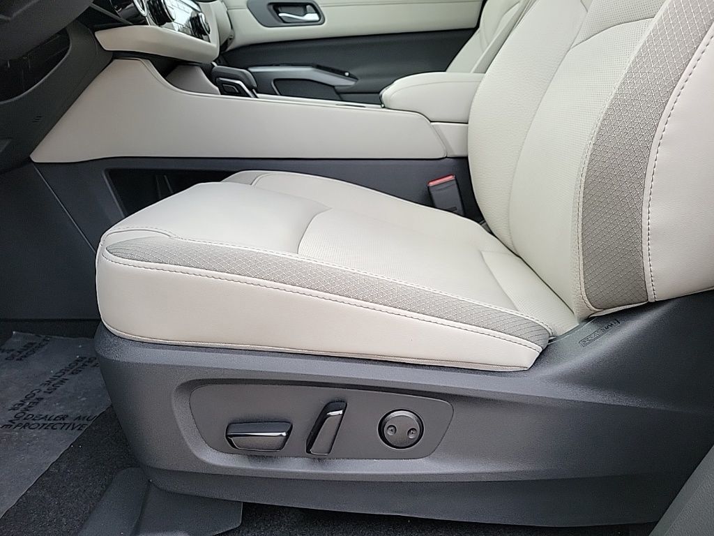 Thumbnail: 2026 Nissan Pathfinder - 13