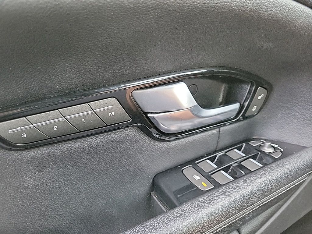 Thumbnail: 2017 Land Rover Range Rover Evoque - 27