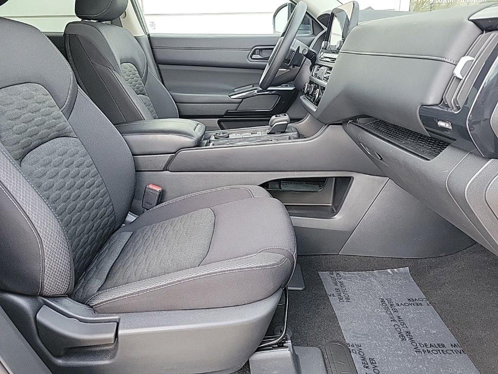 Thumbnail: 2023 Nissan Pathfinder - 17