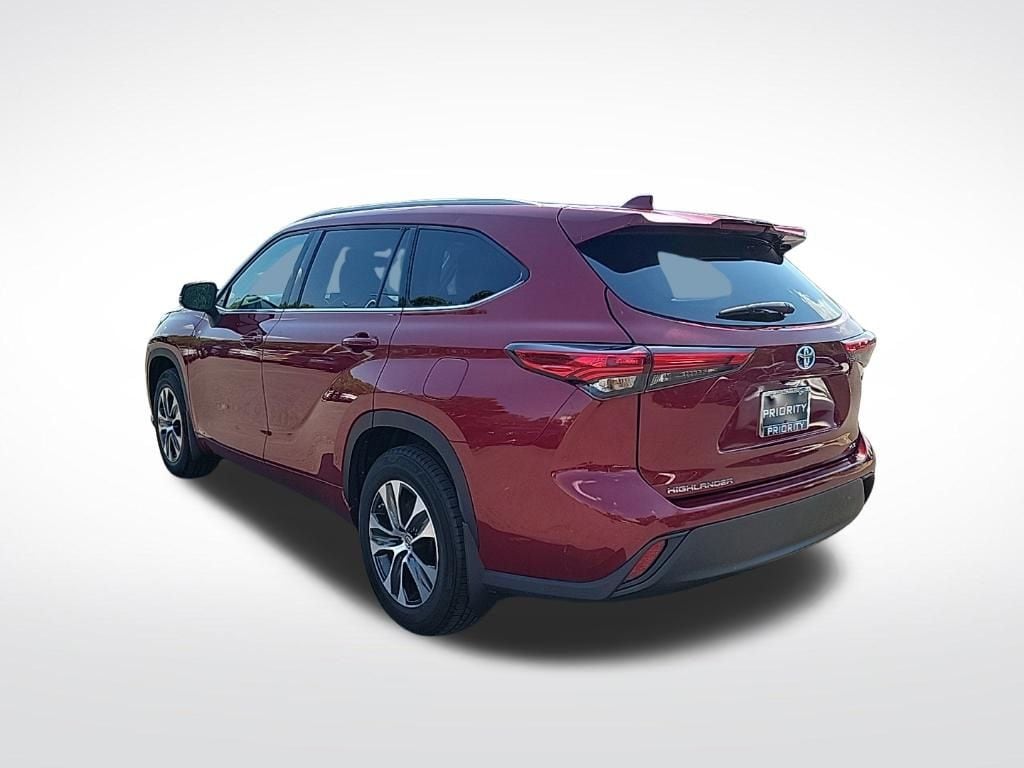 Thumbnail: 2022 Toyota Highlander - 3