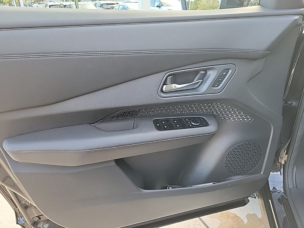 Thumbnail: 2023 Nissan Ariya - 24