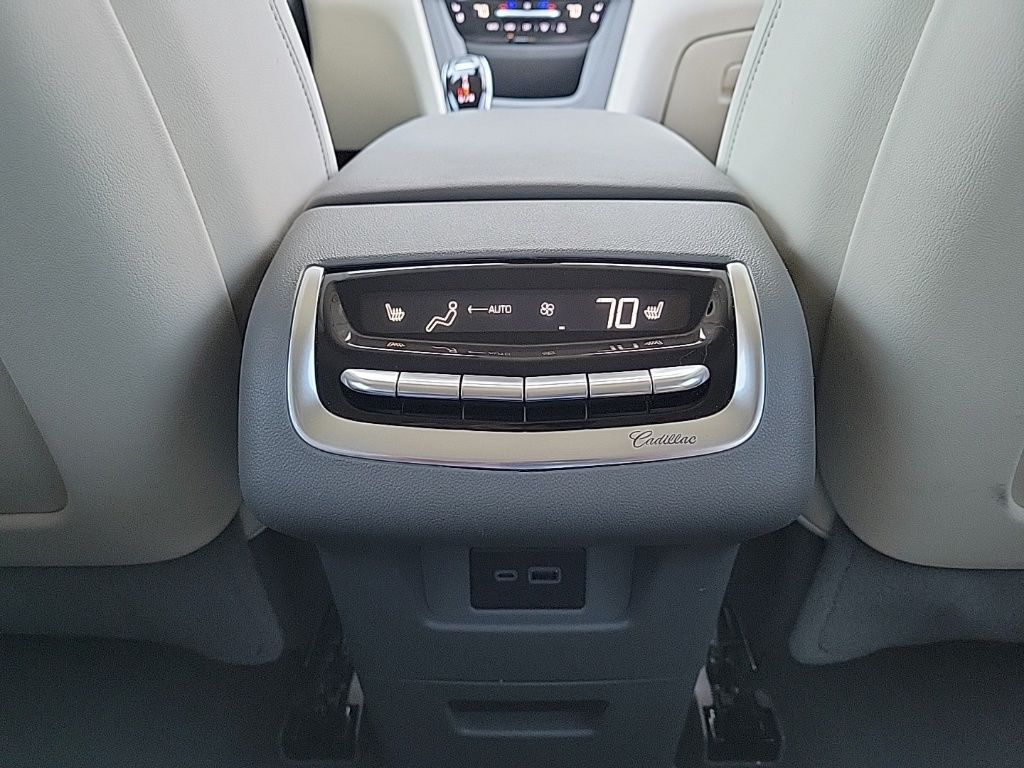 Thumbnail: 2023 Cadillac XT6 - 20