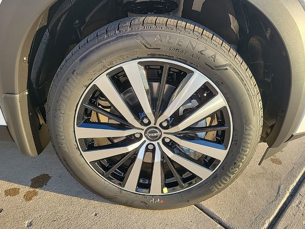 Thumbnail: 2025 Nissan Pathfinder - 9