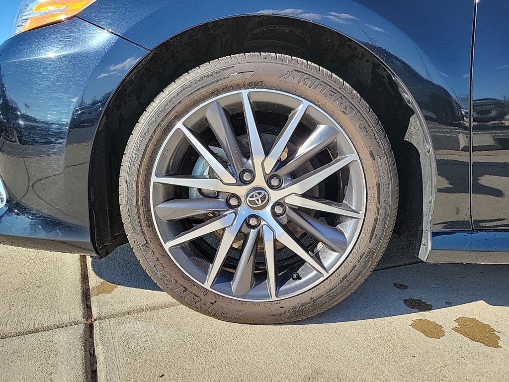 Thumbnail: 2022 Toyota Camry - 9