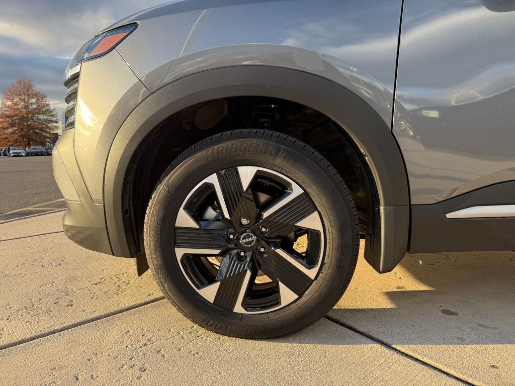 Thumbnail: 2025 Nissan Kicks - 9