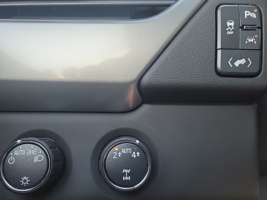 Thumbnail: 2018 Chevrolet Tahoe - 31