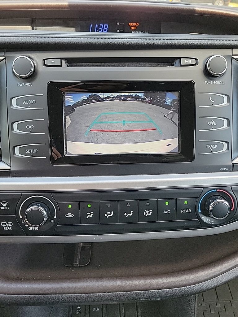 Thumbnail: 2018 Toyota Highlander - 25
