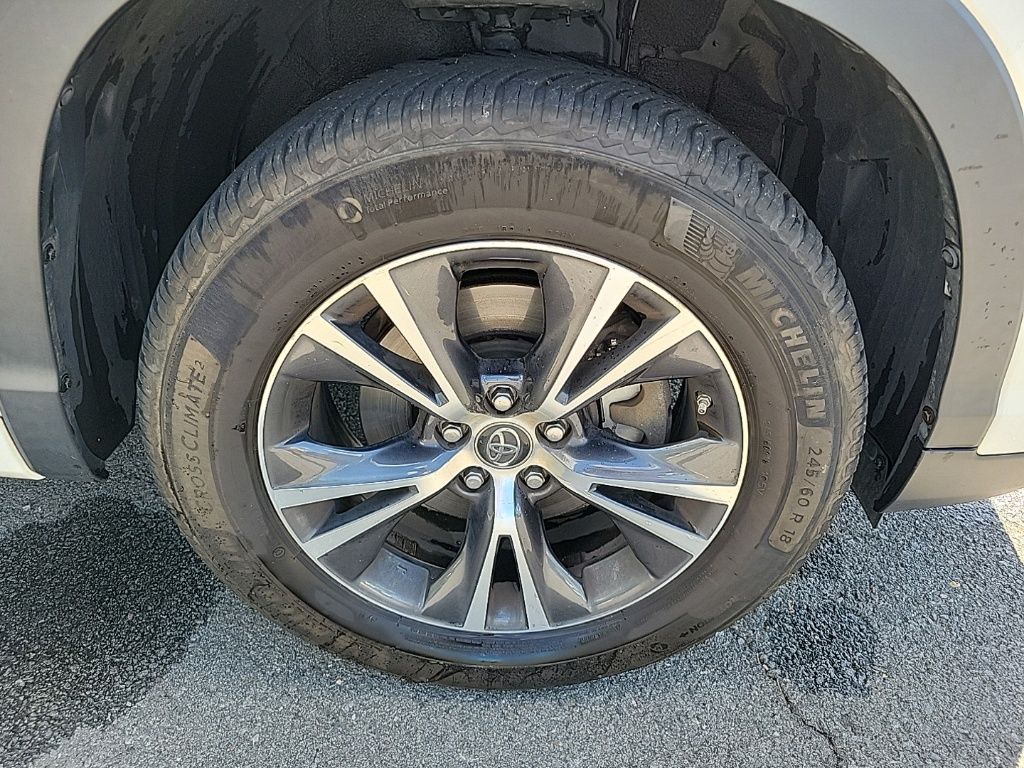 Thumbnail: 2018 Toyota Highlander - 9