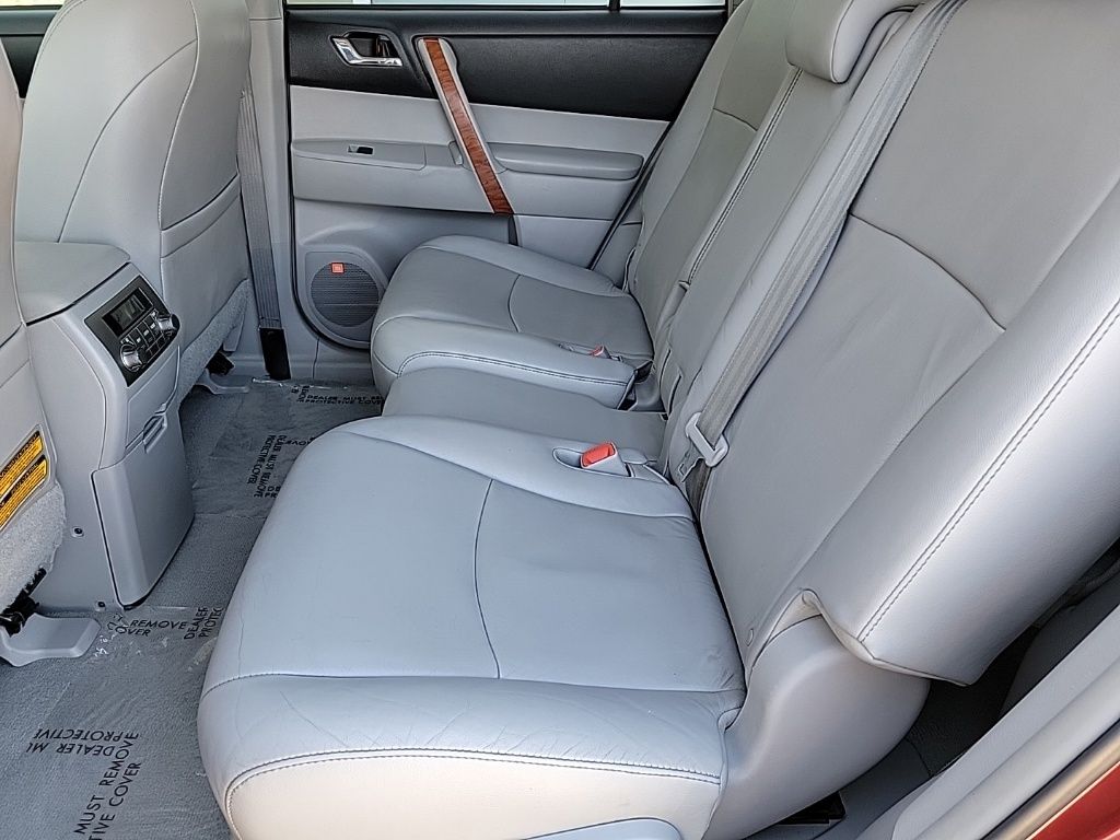 Thumbnail: 2010 Toyota Highlander - 13